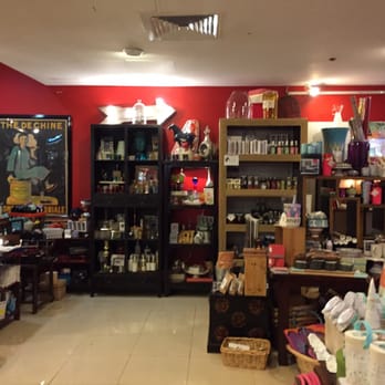 Red Pineapple - This store has everything you can think of for home, personal, gifts, custom gift baskets, oils and etc. you name it!!! - Gift Shops Near Me - Honolulu, Hawaii