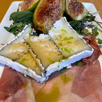 Celilo Restaurant & Bar - Fig appetizer special - New American Near Me - Hood River, Oregon Celilo Restaurant & Bar - Fig appetizer special - New American Near Me - Hood River, Oregon