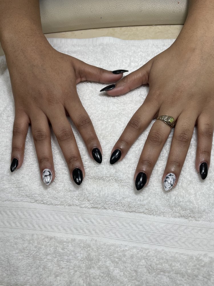 DELOUX NAIL SALON Updated October 2024 72 Photos 1030 Stratford