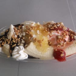 Spencer's Dairy Bar - Amazing banana split!