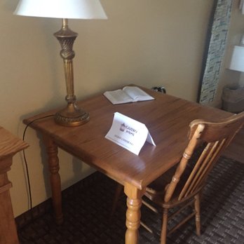 Gazebo Inn - A desk in the room - Hotels Near Me - Branson, Missouri Gazebo Inn - A desk in the room - Hotels Near Me - Branson, Missouri