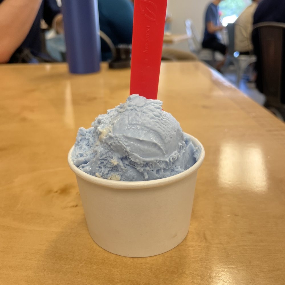 Marshmallow single cup (1/2 scoop of banana chunk at the bottom) Marshmallow single cup (1/2 scoop of banana chunk at the bottom)
