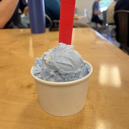 Marshmallow single cup (1/2 scoop of banana chunk at the bottom) Marshmallow single cup (1/2 scoop of banana chunk at the bottom)