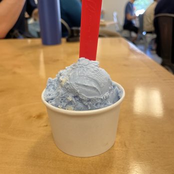 Outside the Cone - Marshmallow single cup (1/2 scoop of banana chunk at the bottom) - Ice Cream & Frozen Yogurt Near Me - Lynchburg, Virginia Outside the Cone - Marshmallow single cup (1/2 scoop of banana chunk at the bottom) - Ice Cream & Frozen Yogurt Near Me - Lynchburg, Virginia
