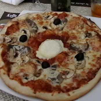 Cafe De La Place - My mind blowing pizza - French Near Me - Salignac Eyvigues, 24