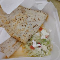 Delicias Xpress - Greasy underfilled quesadilla