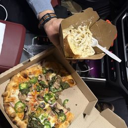 carbonara pasta was good but vodka sauce veggie pizza was a hit