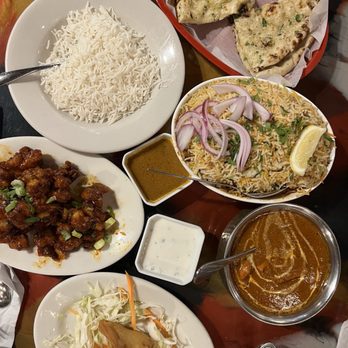 Bay Leaf Indian Restaurant And Bar - Gobi Manchurian, Bay Leaf Spl Biryani, garlic naan, Samosa, Butter Chicken - Bars Near Me - Peoria, Illinois