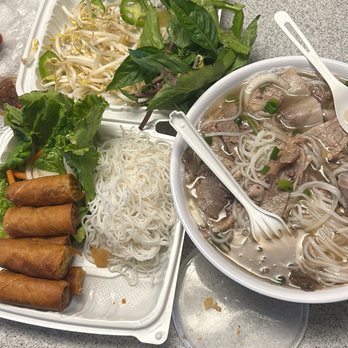 Pho Bistro - Spring rolls & 20. Brisket Pho - Vietnamese Near Me - Waipahu, Hawaii