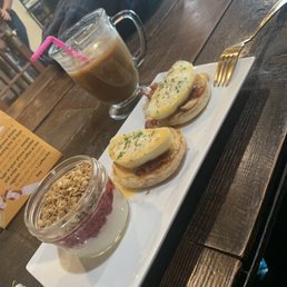 Eggs Benedict. My cousin loves it. Eggs Benedict. My cousin loves it.