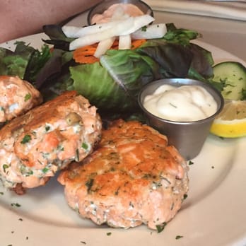 Side Door Cafe - Salmon Cakes - New American Near Me - Gleneden Beach, Oregon