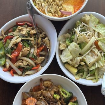Papa’s Thai Cafe - Kao soi - top Spicy basil chicken - left Mixed vegetable - right Shrimp pad see ew - bottom - Thai Near Me - San Luis Obispo, California Papa’s Thai Cafe - Kao soi - top Spicy basil chicken - left Mixed vegetable - right Shrimp pad see ew - bottom - Thai Near Me - San Luis Obispo, California