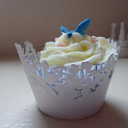 Lou Lou's Cupcakery - Wedding cupcake by www.loulouscupcakery.co.uk