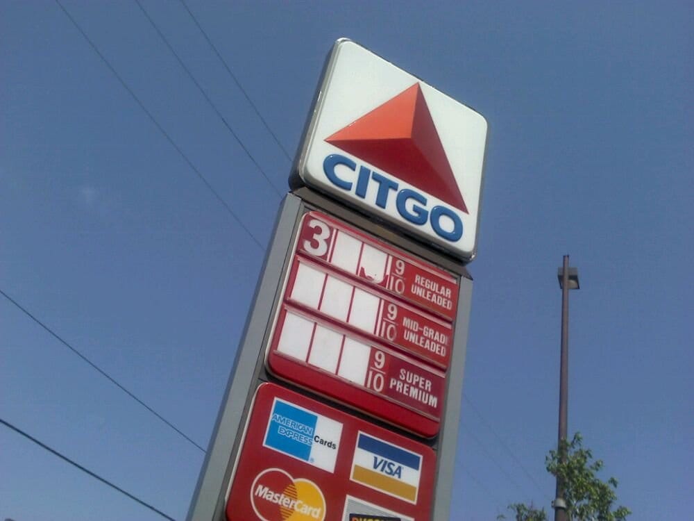 Stadium Citgo, Milwaukee Roadtrippers