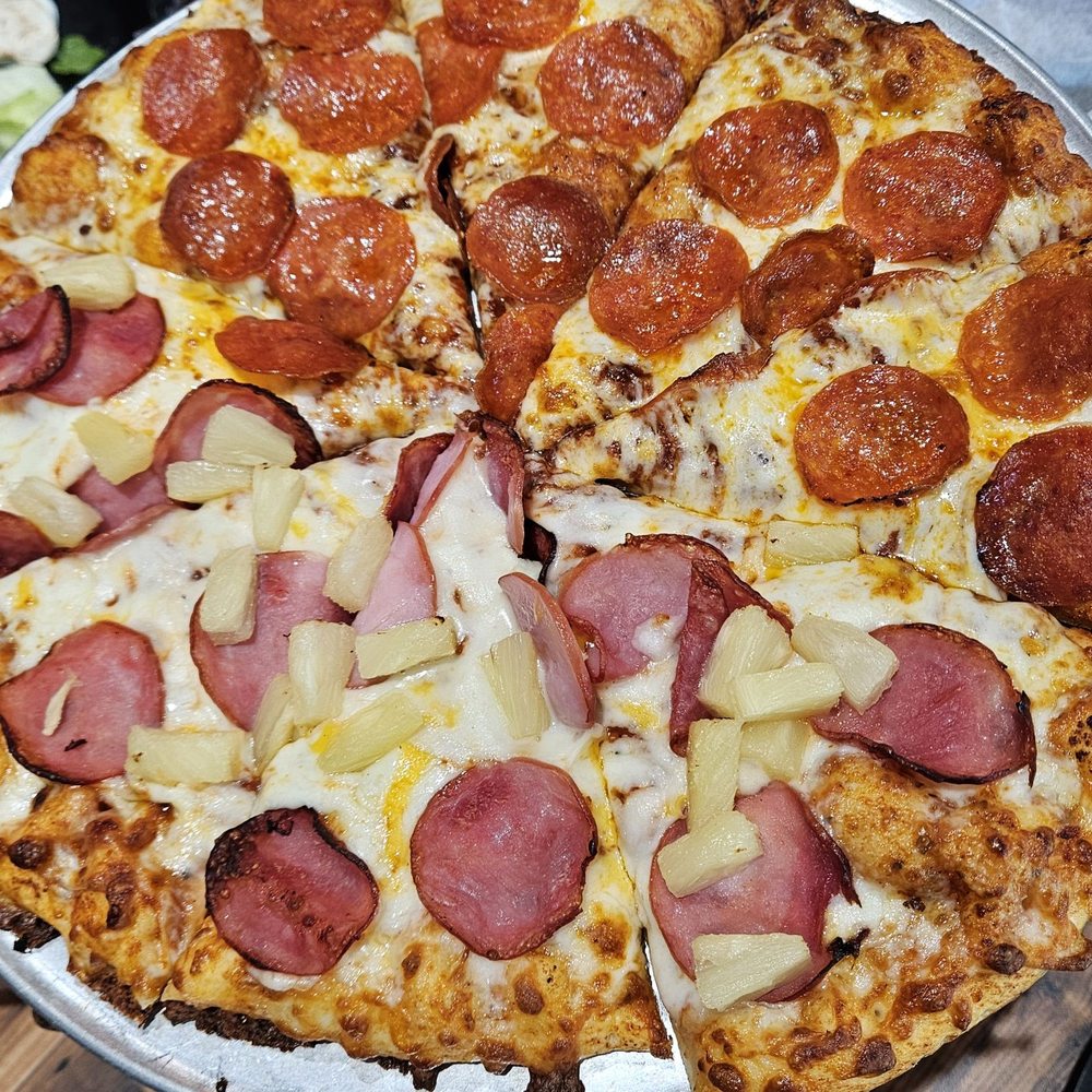 Round Table Pizza - Medium half pepperoni half Hawaiian - Pizza Near Me - San Antonio, Texas