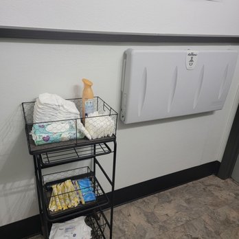 Blue Bench Brunchette - Bathroom equipped with diapers - Breakfast & Brunch Near Me - Boise, Idaho