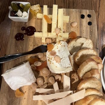 Packing House Wines - Look how sloppy and tacky this looks - Wine Bars Near Me - Claremont, California