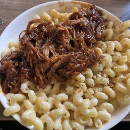 Mac-n-cheese with pulled pork Mac-n-cheese with pulled pork