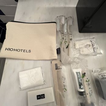 Hotel H10 - Cute toiletry bag! - Hotels Near Me - Lisbon, 11