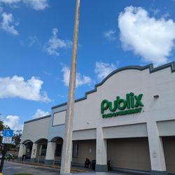 Publix Super Markets - Out front