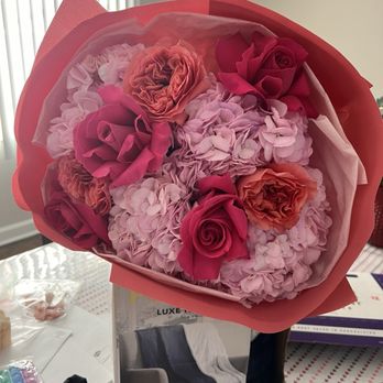 Bordo Flowers - This is what I received. - Floral Designers Near Me - Chicago, Illinois