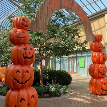 Outlets at Traverse Mountain - Big Jack's World at Traverse Mountain - Lehi, Utah | Rees's Roots - Outlet Stores Near Me - Lehi, Utah
