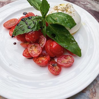 Cecconi's Miami Beach - Buratta salad - Italian Near Me - Miami Beach, Florida Cecconi's Miami Beach - Buratta salad - Italian Near Me - Miami Beach, Florida