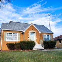 H.J. SMET & Son Construction - Scott and his crew did a FANTASTIC job on our roof!! Highly recommend them.