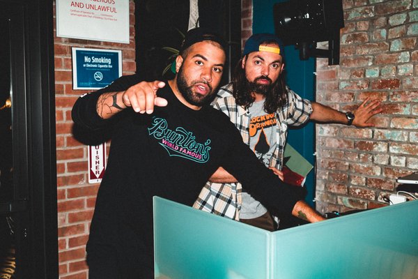 Bunton’s World Famous by null