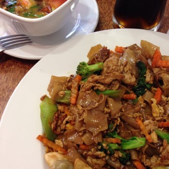 Chaba Thai Kitchen - Pad see ew w/ pork - Thai Near Me - San Diego, California Chaba Thai Kitchen - Pad see ew w/ pork - Thai Near Me - San Diego, California
