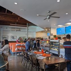 Manhattan Bread & Bagel - Inside