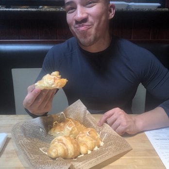 Cheddar's Scratch Kitchen - Those buttery crescent rolls - American Near Me - Harker Heights, Texas Cheddar's Scratch Kitchen - Those buttery crescent rolls - American Near Me - Harker Heights, Texas