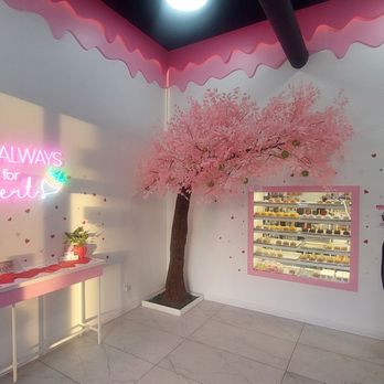 Dipped By Dee - Desserts Near Me - Las Vegas, Nevada