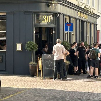 The Queen's Arms - Outside - Pubs Near Me - London, XGL The Queen's Arms - Outside - Pubs Near Me - London, XGL