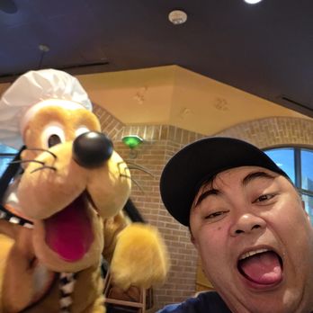 Goofy's Kitchen - American Near Me - Anaheim, California