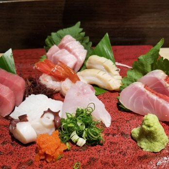 Izakaya Uosan - A closer view of the sashimi platter - Izakaya Near Me - Honolulu, Hawaii Izakaya Uosan - A closer view of the sashimi platter - Izakaya Near Me - Honolulu, Hawaii