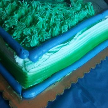 Safeway - The bakery manager was rude and didn't think the cake was worth complaining about. Does it look like an ok cake to you? - Grocery Near Me - Elk Grove, California