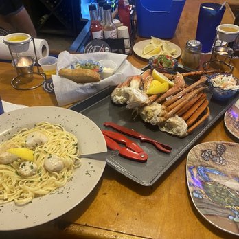 Crabbys - Crabby platter for two (come hungry!) also, pasta with day boat scallops & adorable plastic plates!! - Seafood Near Me - Stuart, Florida