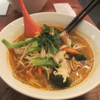 Toss Noodle Bar - Spinach noodles in tom yum soup with chicken - Asian Fusion Near Me - Berkeley, California
