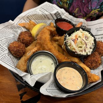 Bubba Gump Shrimp - Forrest's Seafood Feast - Seafood Near Me - Long Beach, California