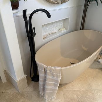 Brad's Flooring - Freestanding tub - Flooring Near Me Brad's Flooring - Freestanding tub - Flooring Near Me