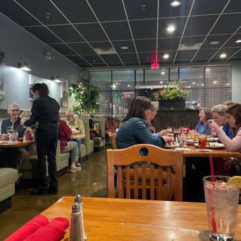 Davie Tavern - Davie tavern is hopping on a Thursday night - New American Near Me - Bermuda Run, North Carolina