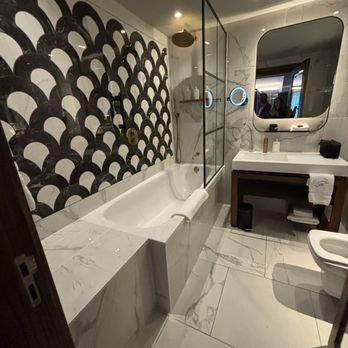 The Fitzwilliam Hotel - Bathroom - Hotels Near Me - Dublin, D