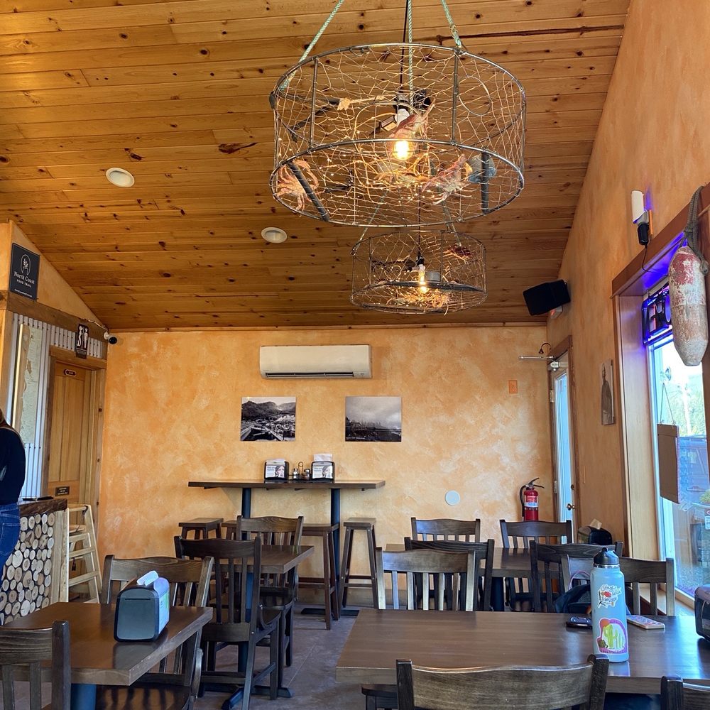 Crab Rock Pizza - Interior seating - Pizza Near Me - Garibaldi, Oregon Crab Rock Pizza - Interior seating - Pizza Near Me - Garibaldi, Oregon