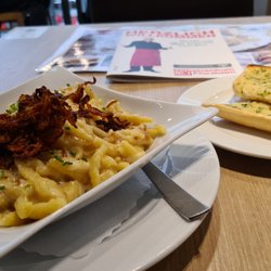 Möbelzentrum Pforzheim - Knoblauchbrot und Käsespätzle