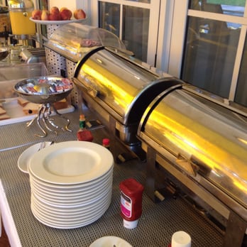 Leslie Hotel - Complimentary breakfast buffet outside - Hotels Near Me - Miami Beach, Florida Leslie Hotel - Complimentary breakfast buffet outside - Hotels Near Me - Miami Beach, Florida