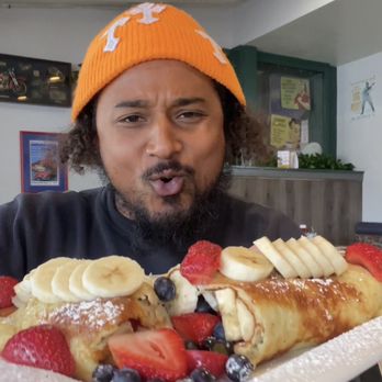 Stacks On Route 66 - STUFFED STRAWBERRY PANCAKE - American Near Me - Glendora, California
