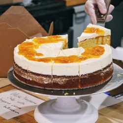 Green House Bakery - Tangerine cake with tangerine cream buttercream