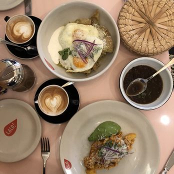 Lalo! - Chilaquiles, huevos con chorizo with black beans and blue corn tortillas, and cappuccinos - Pizza Near Me - Cuidad de Mexico, DIF