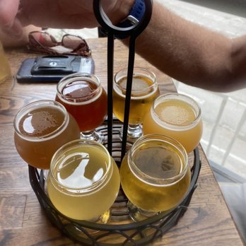 Crushed by Giants - Beer flight - Brewpubs Near Me - Chicago, Illinois